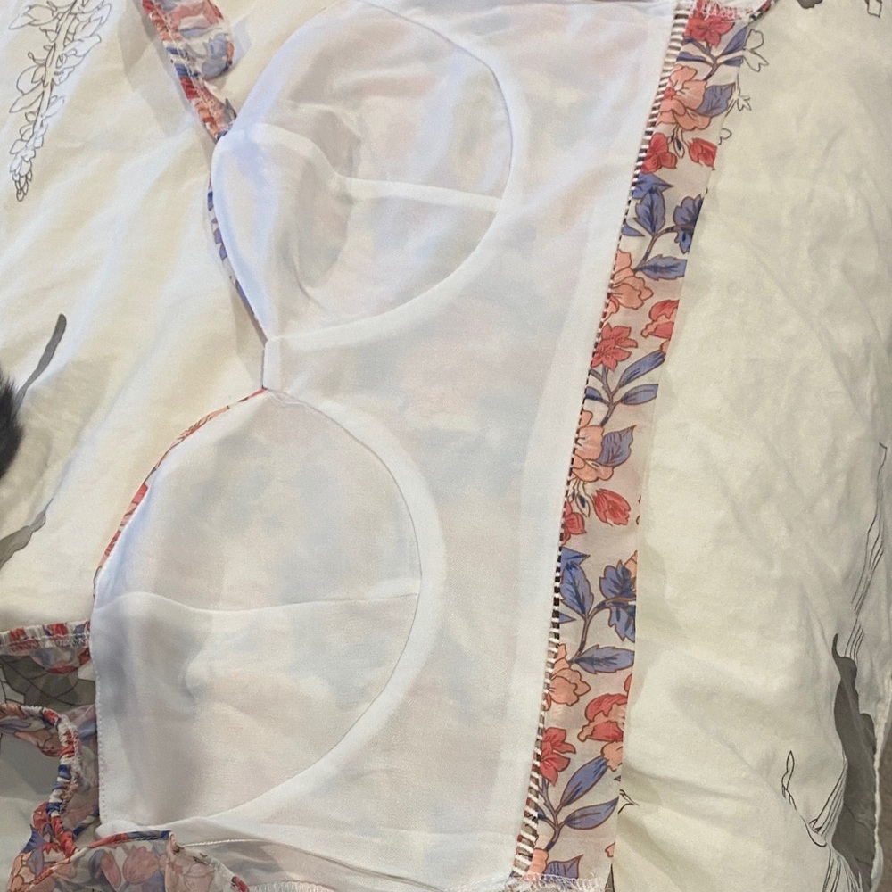 Floral Print Ruffle Crop Top - Picture 9 of 10